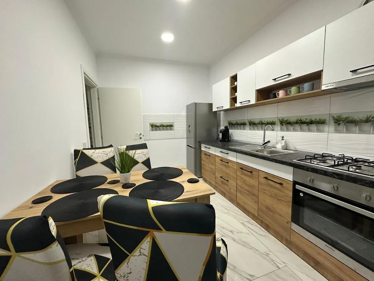 Golden Garden Luxury Apartment In Bukarest Rumänien