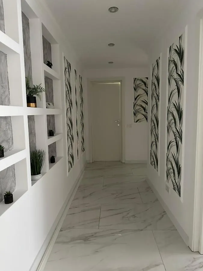 Golden Garden Luxury Apartment In Bukarest Rumänien
