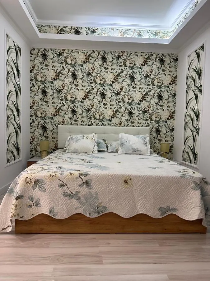 Golden Garden Luxury Apartment In Bukarest