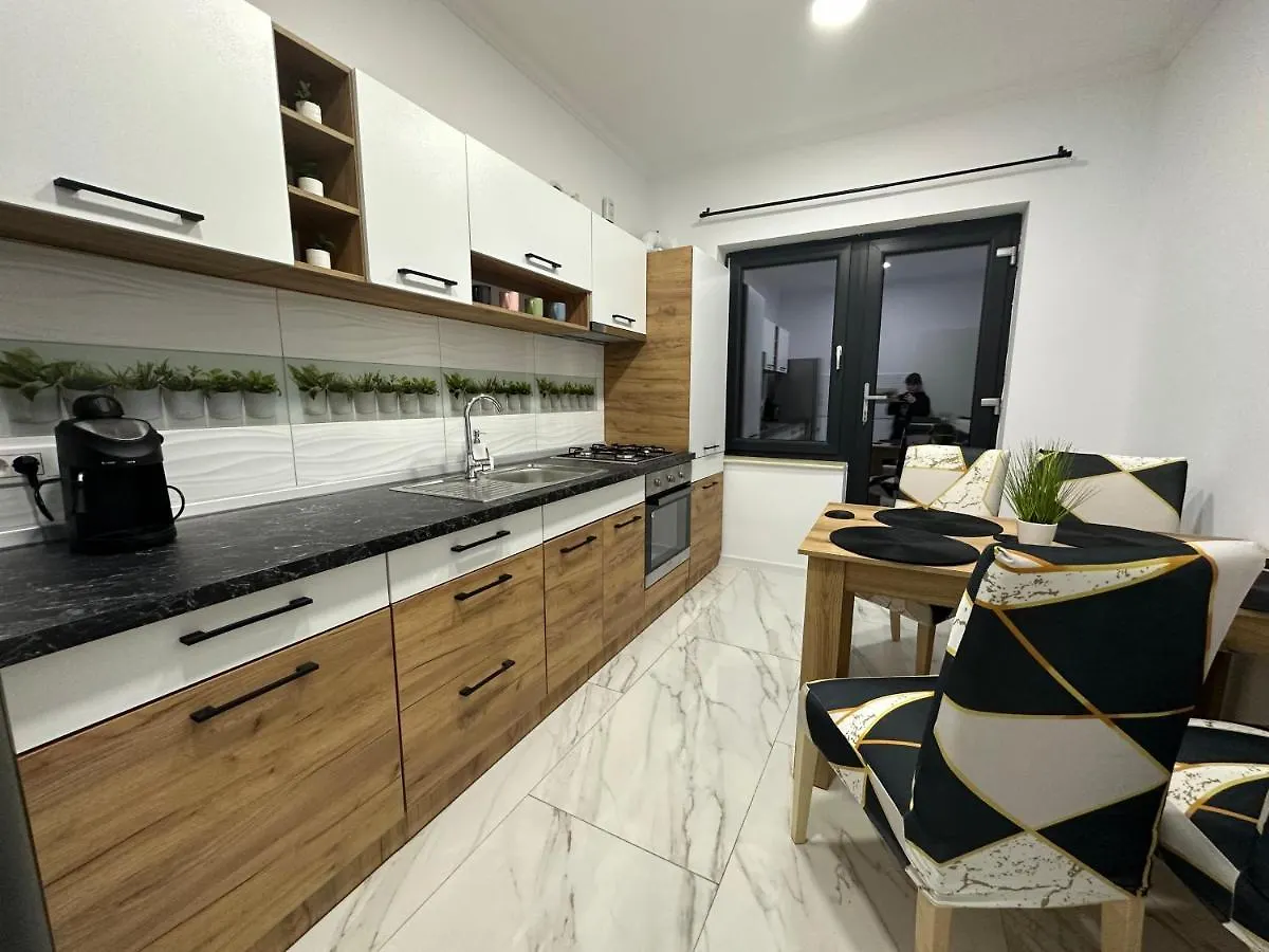 Golden Garden Luxury Apartment In Bukarest