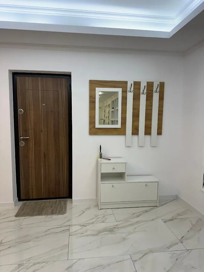 Golden Garden Luxury Apartment In Bukarest