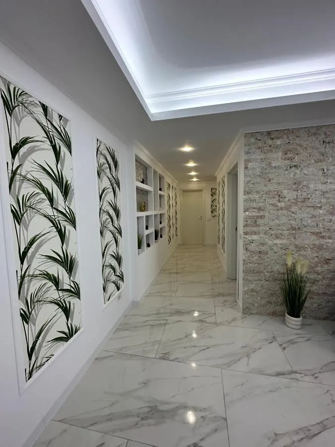 Golden Garden Luxury Apartment In Bukarest