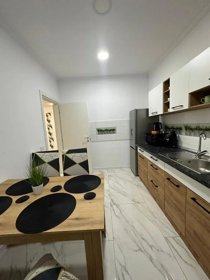 Golden Garden Luxury Apartment In Bukarest