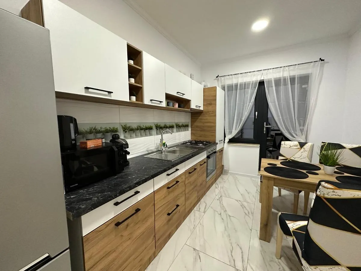 Golden Garden Luxury Apartment In Bukarest