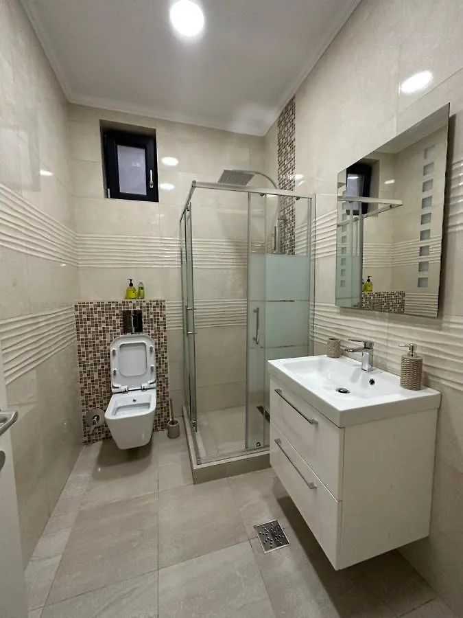 Golden Garden Luxury Apartment In Bukarest
