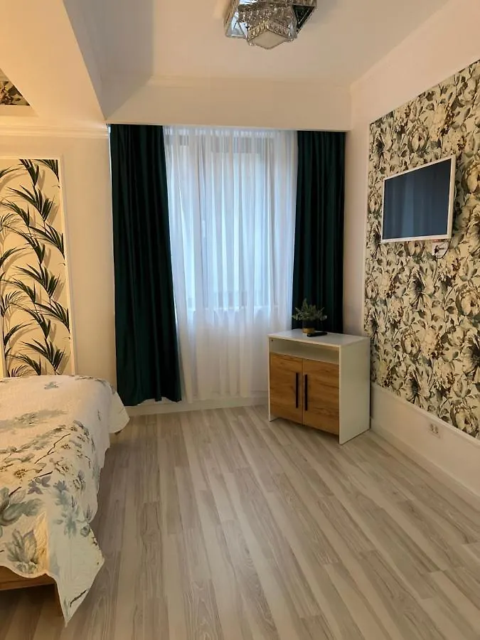 Golden Garden Luxury Apartment In Bukarest