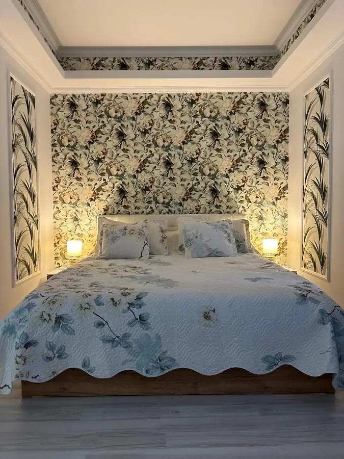 Golden Garden Luxury Apartment In Bukarest Rumänien